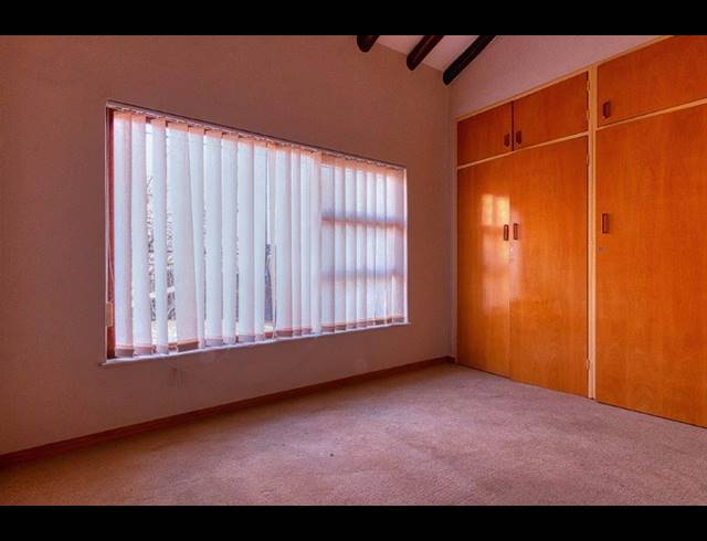 7 BEDROOM FREEHOLD TO LET IN BRYANSTON